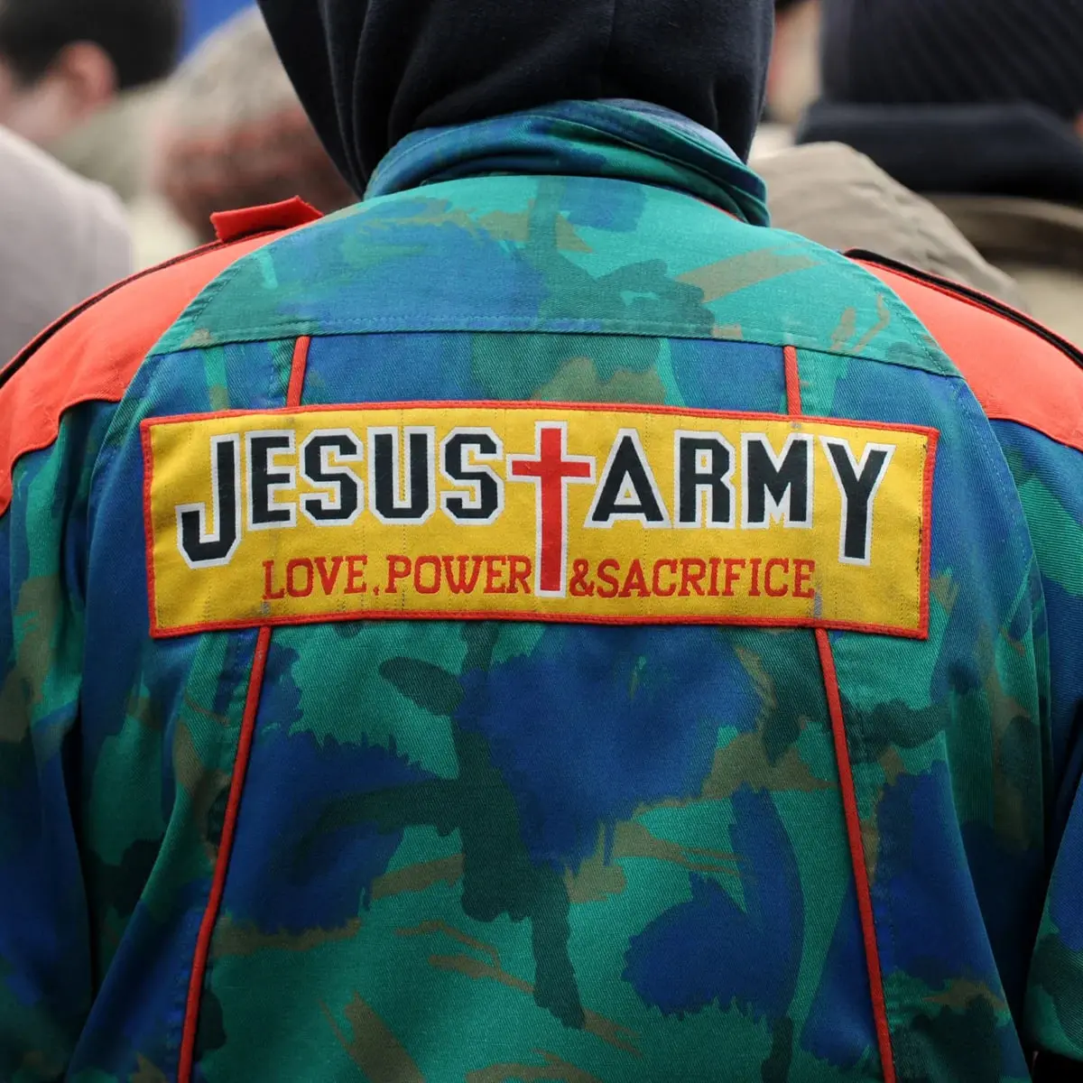 《耶稣军邪教内部》：揭秘信仰狂热下的黑暗真相，信仰与洗脑的一线之隔